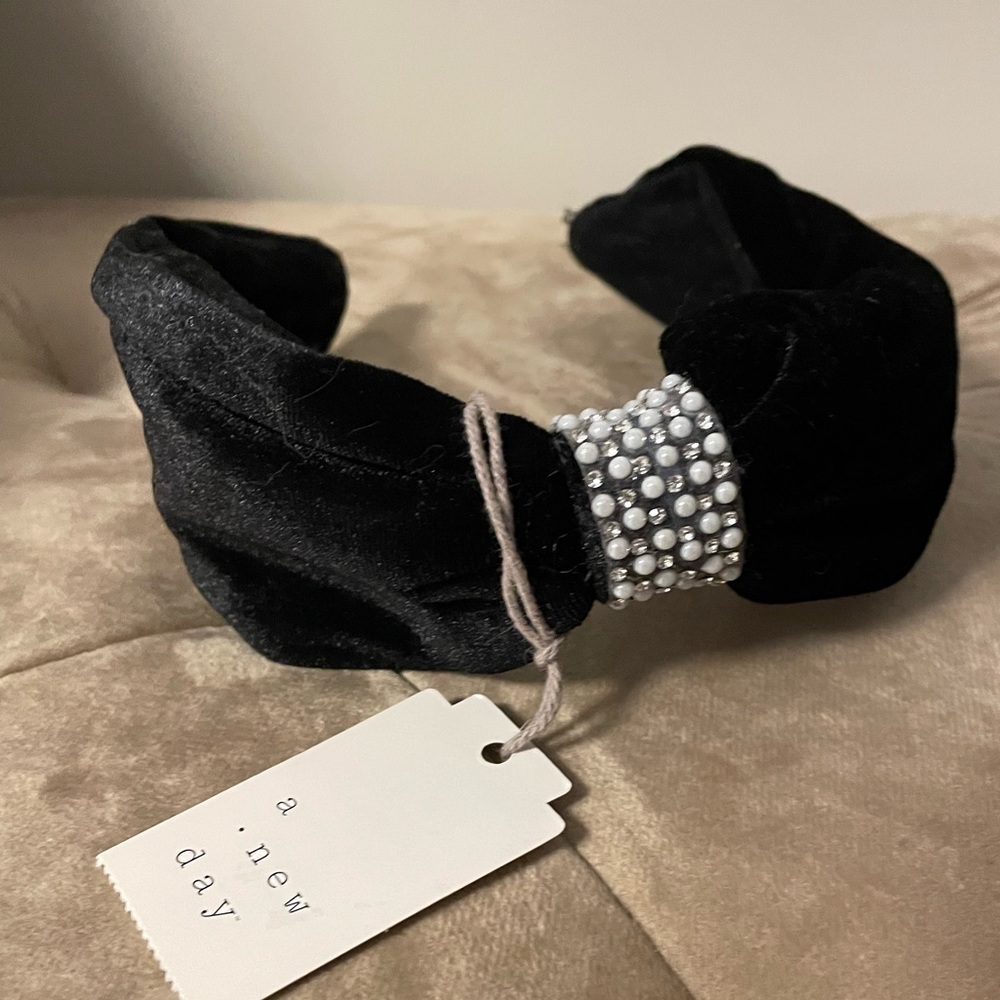 Black Velvet Rhinestone & Pearl Headband NWT